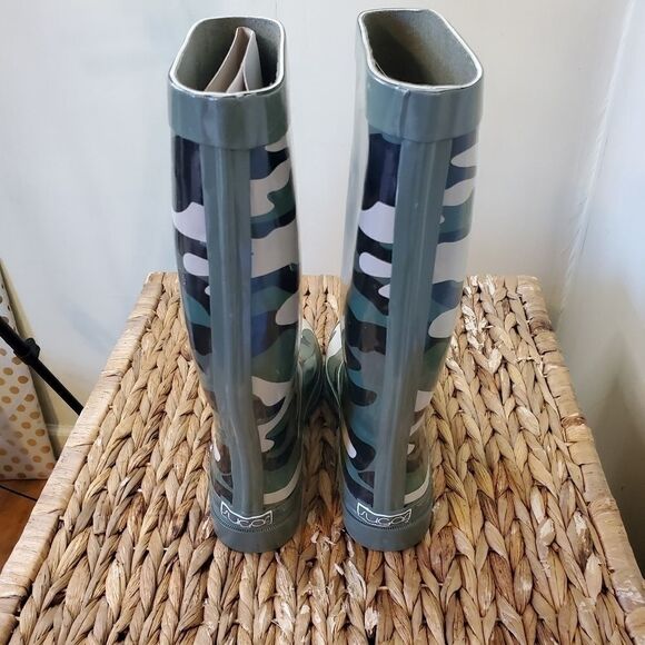 Camo Waterproof Rain Boots - Picture 7 of 15